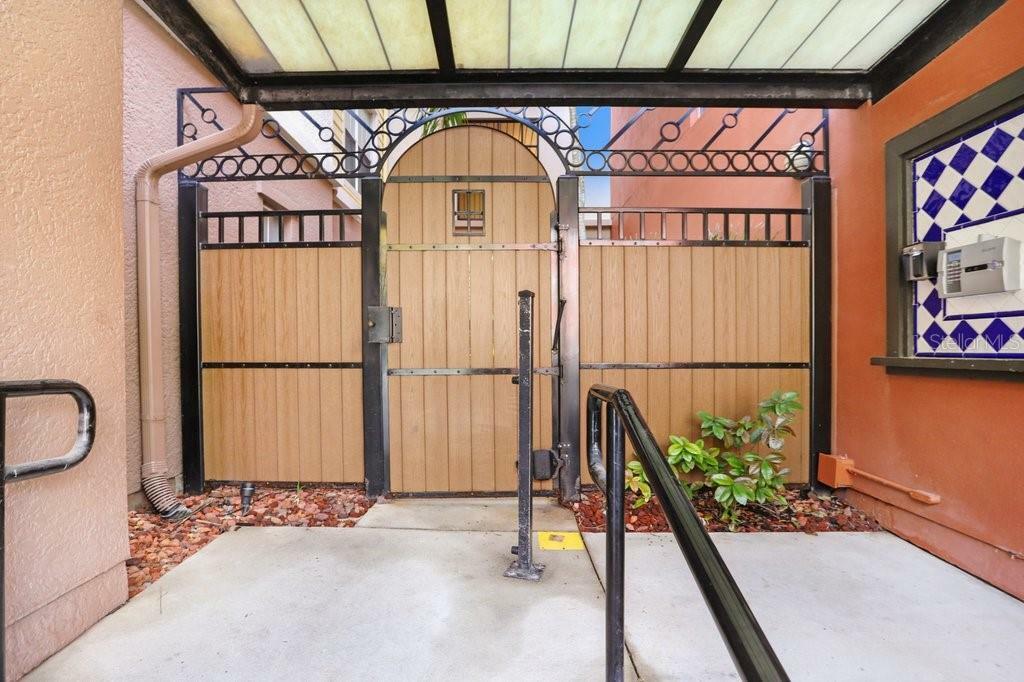 Property Photo: 2440 W Horatio Street 1012 FL 33609