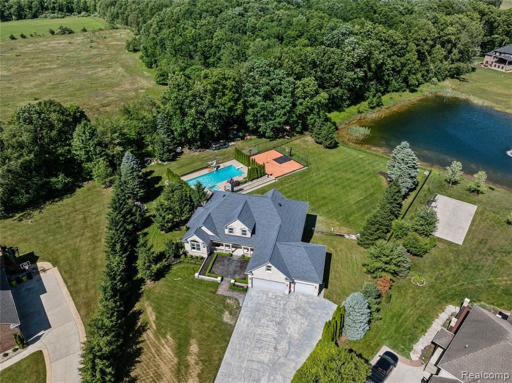 Property Photo:  65884 Windrose Court  MI 48096 1837 
