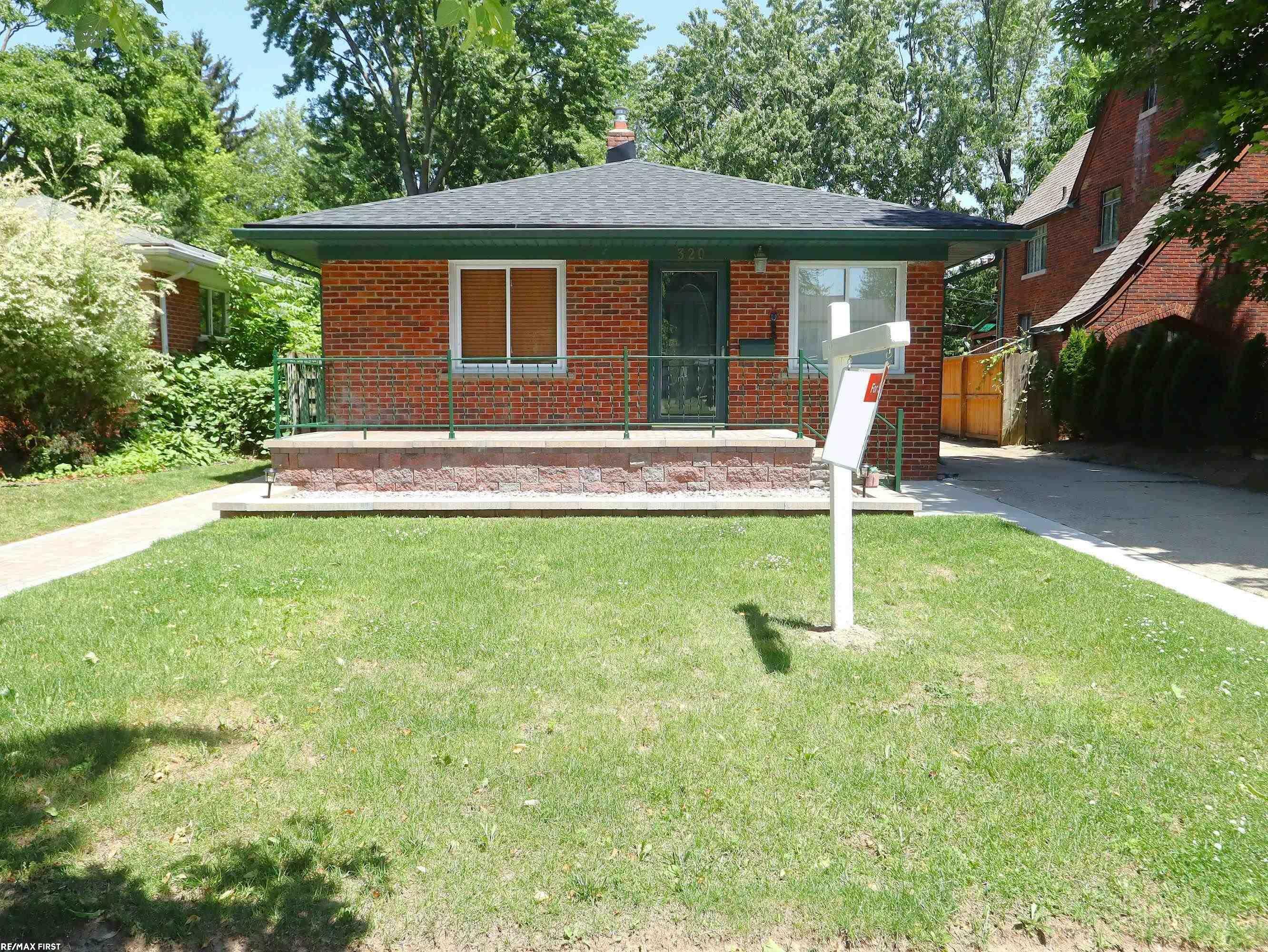 320 Esplanade Street  Mount Clemens MI 48043 photo