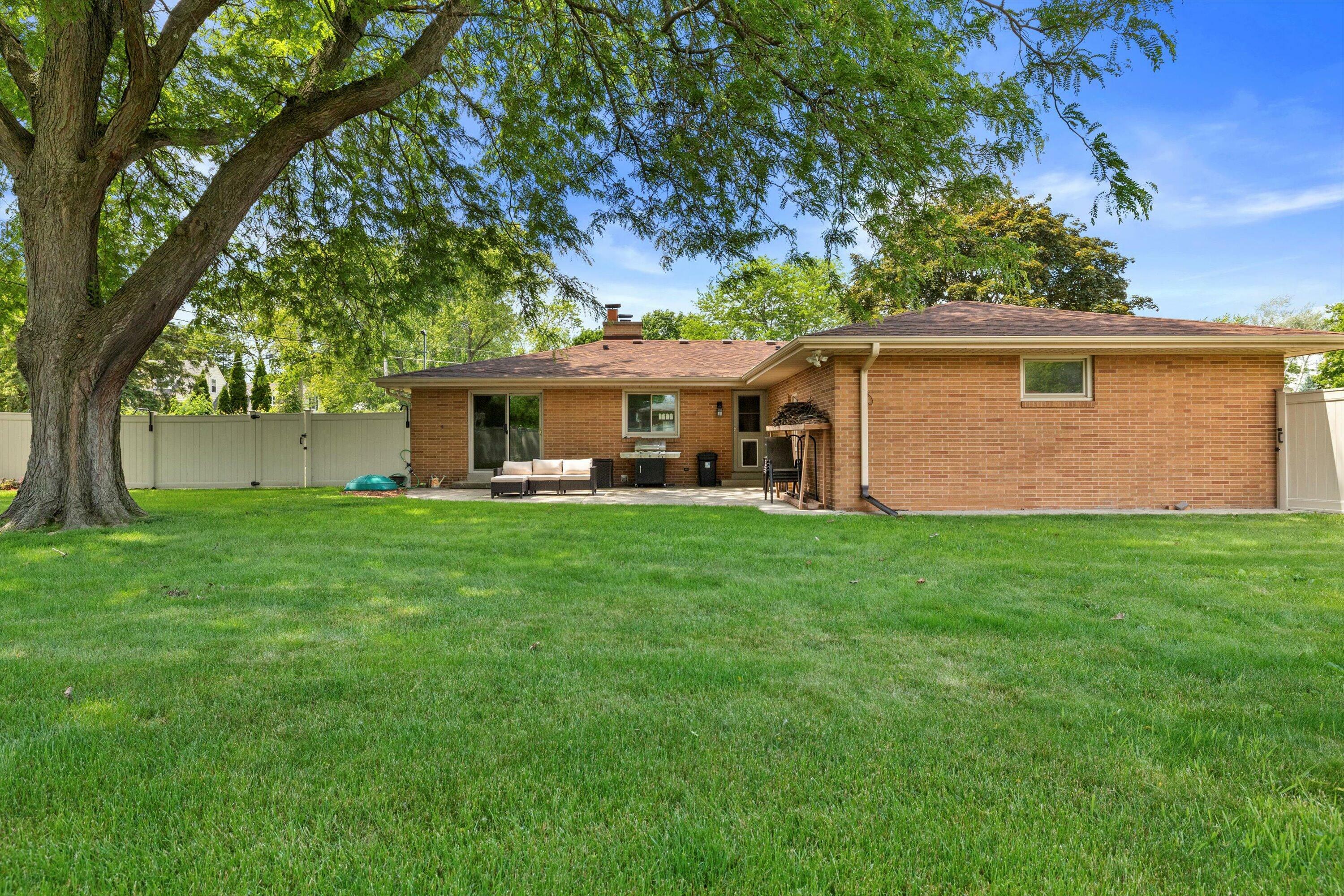Property Photo:  1805 Ridge Ave  WI 53406 