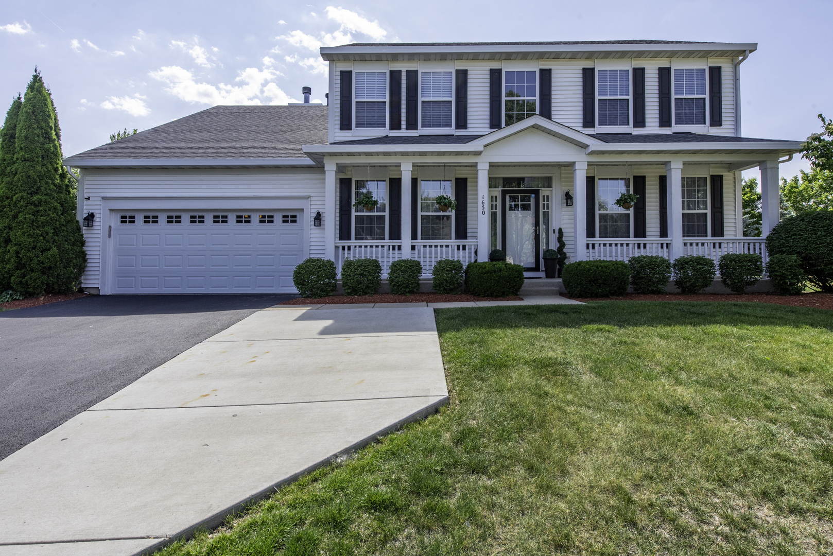 Property Photo: 1650 Natures Way IL 60046