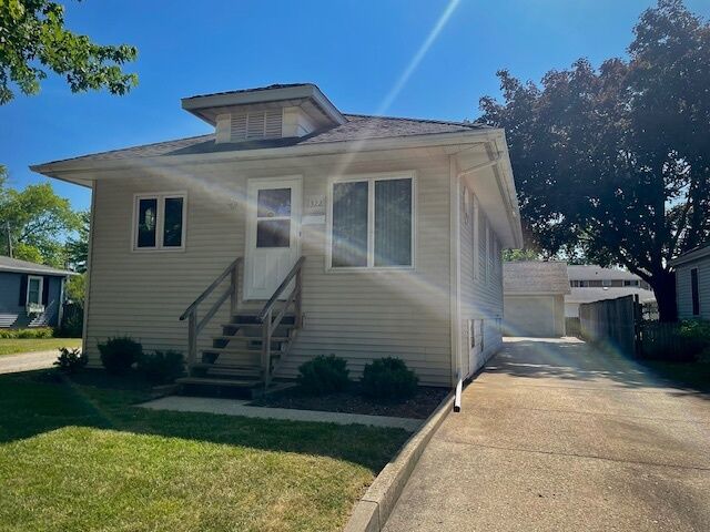 Property Photo:  1322 N Prairie Avenue  IL 60435 