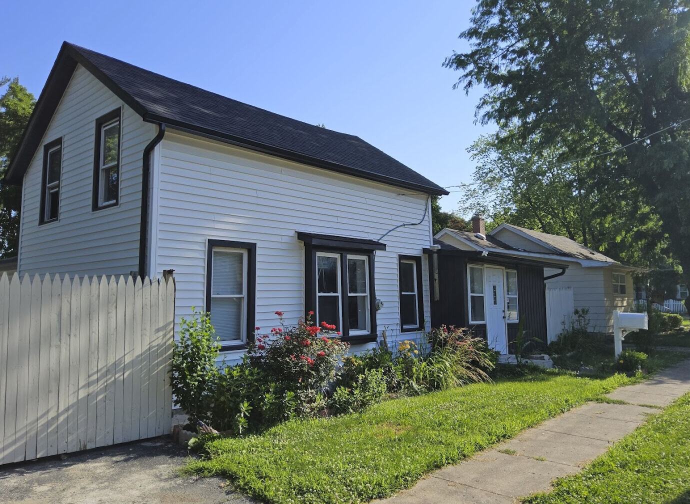 Property Photo: 323 E North Street IL 60545