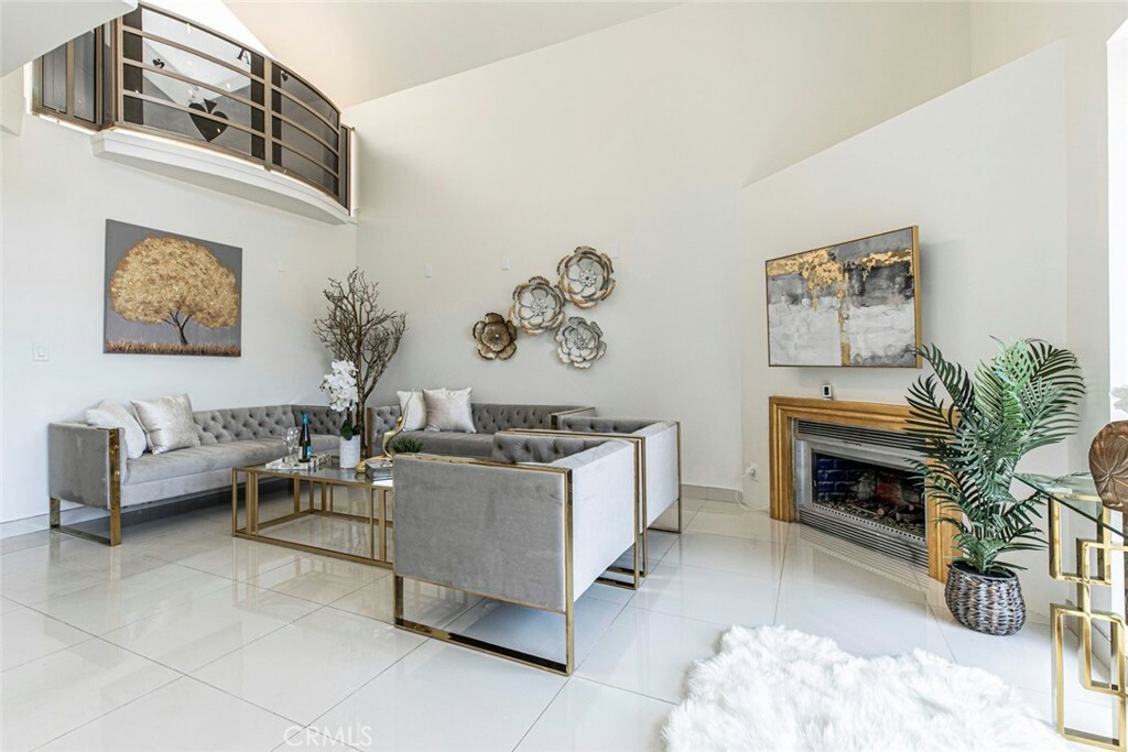Property Photo: 13331 Moorpark Street 319 CA 91423