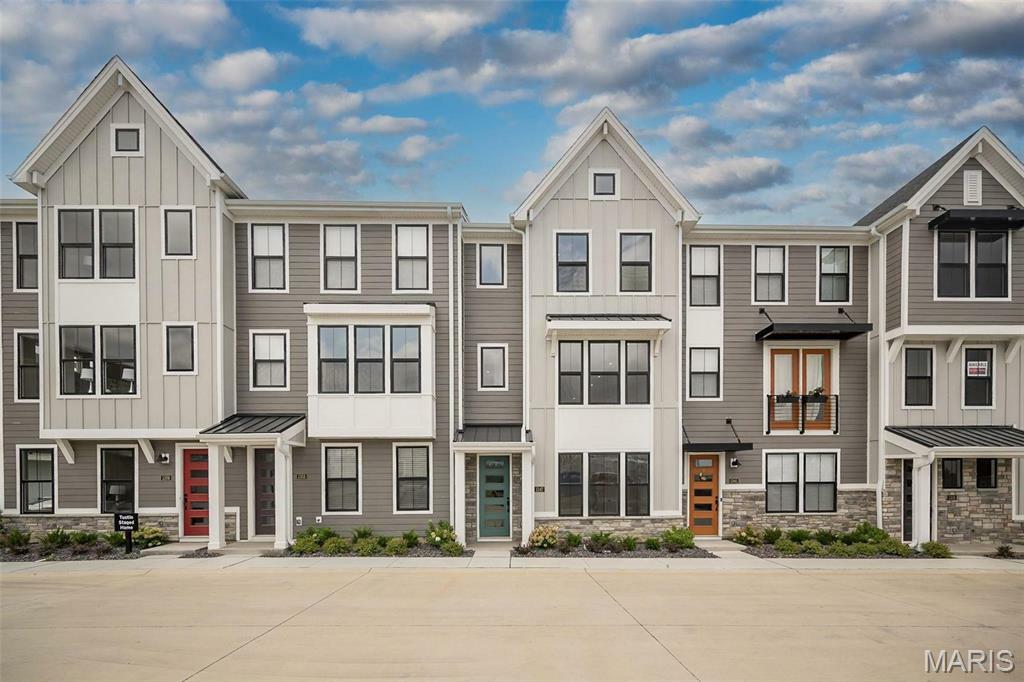 Property Photo: 1347 W Gateway Heights W 53-603 MO 63144