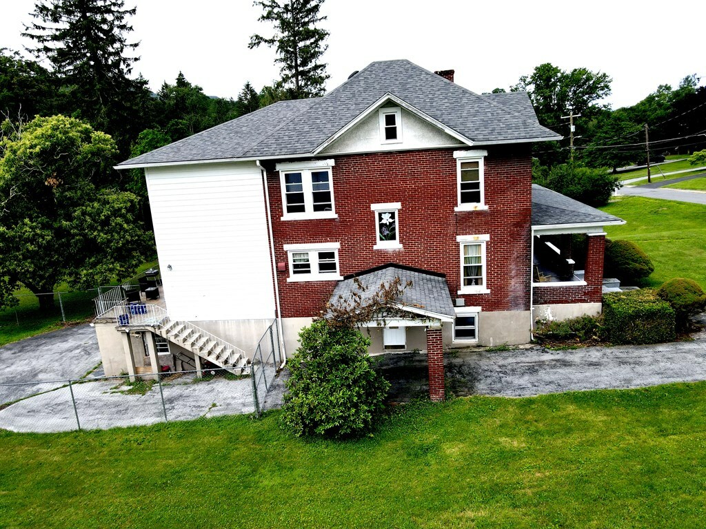 Property Photo: 304 Memorial Avenue WV 24701