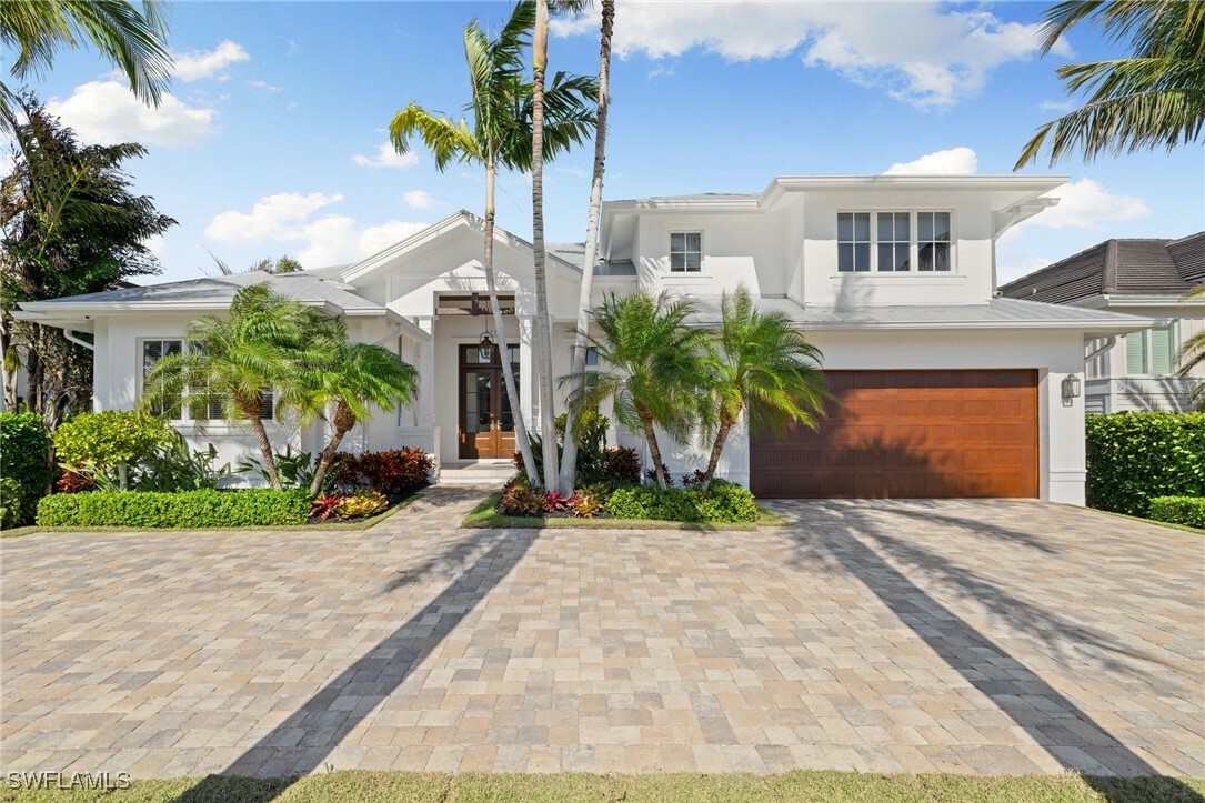Property Photo:  1521 Pelican Avenue  FL 34102 