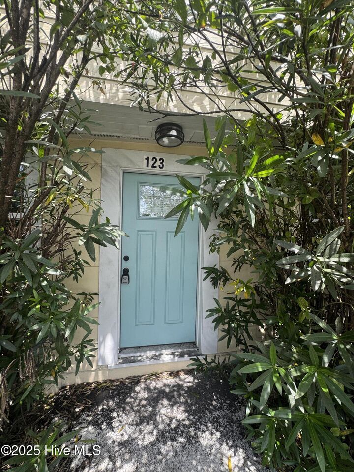 Property Photo:  123 Cedar Point Boulevard  NC 28584 