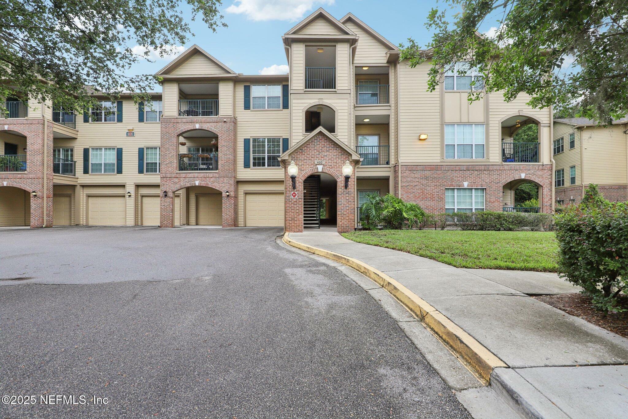 Property Photo: 7800 Point Meadows Drive 426 FL 32256