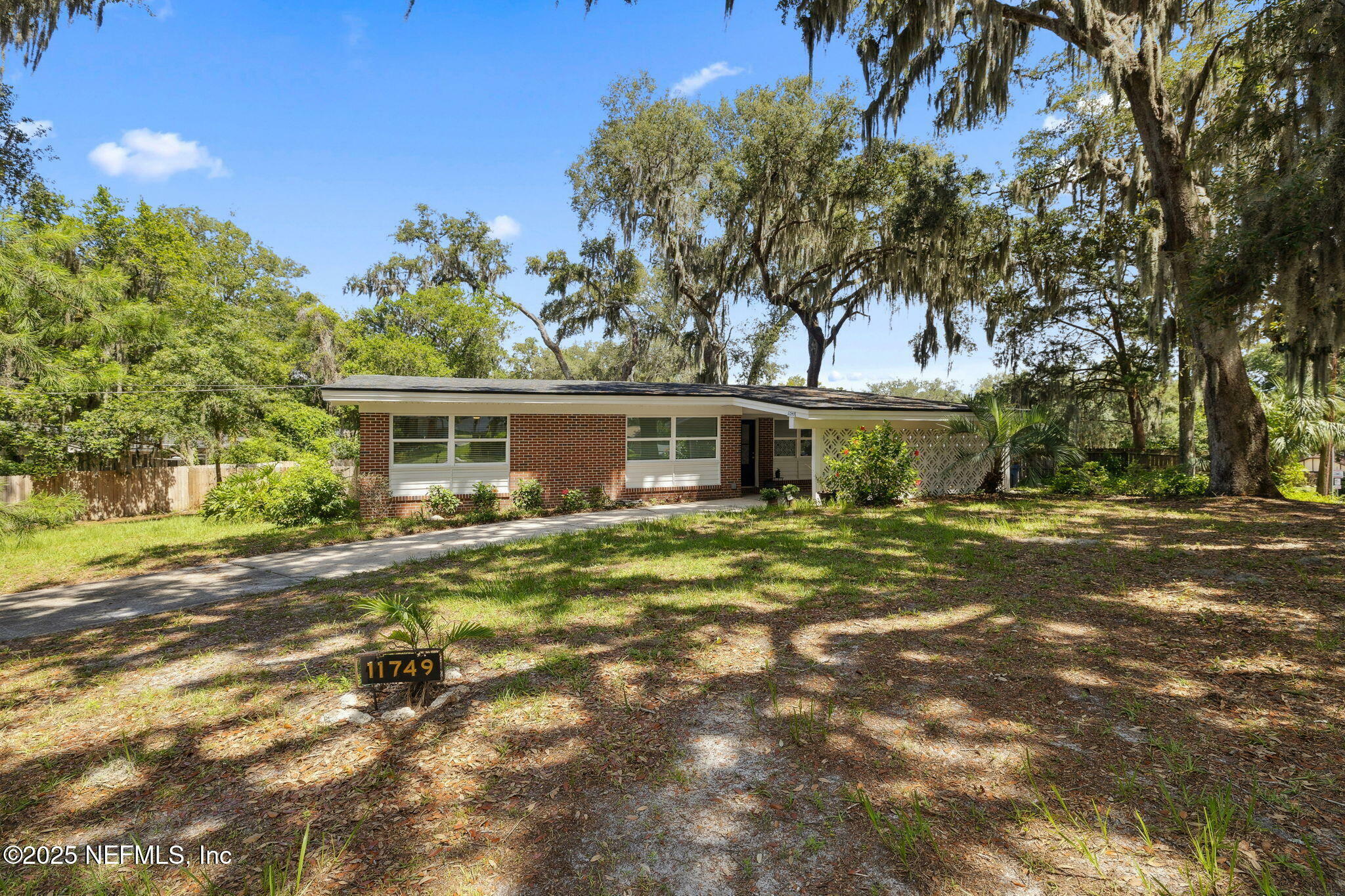 Property Photo: 11749 Francis Drake Drive FL 32225