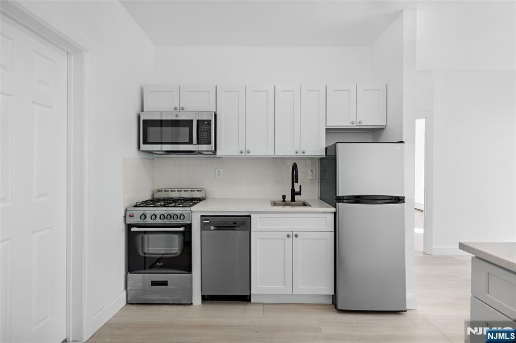 Property Photo: 182 Congress Street 4 NJ 07307