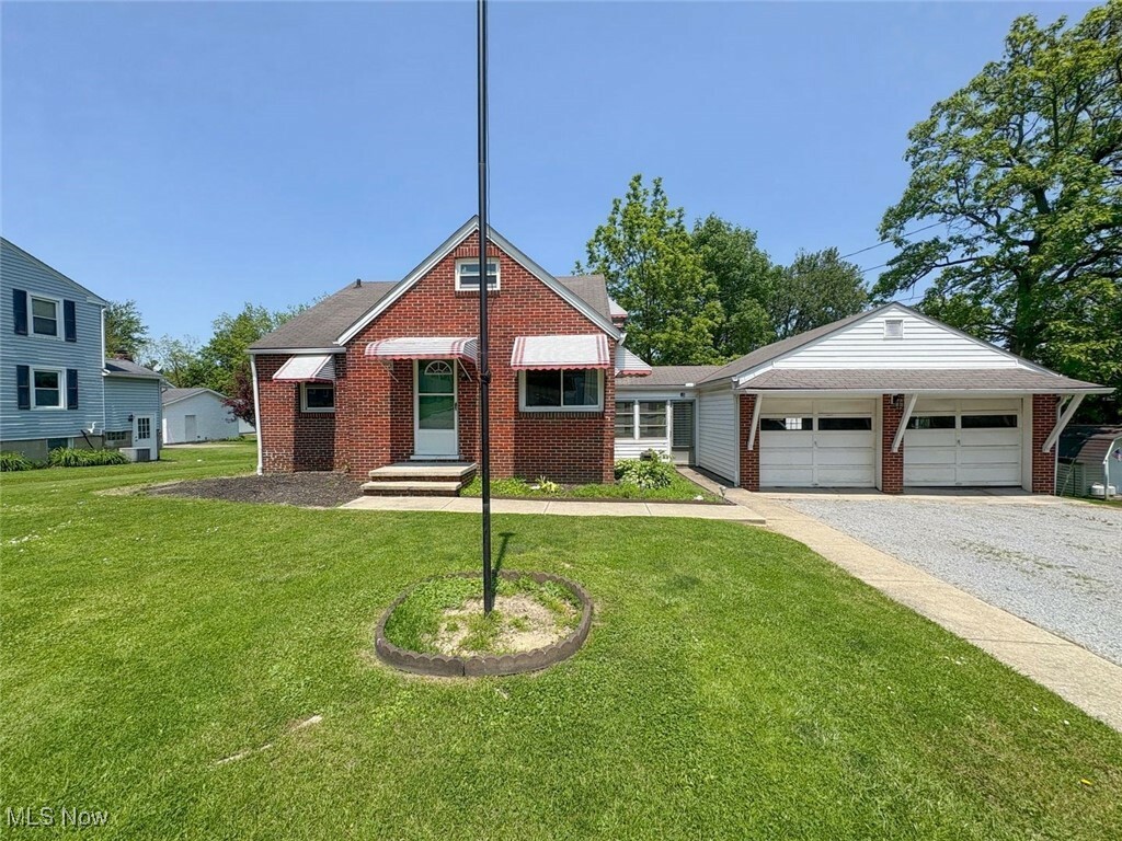 Property Photo: 15920 Grove Street OH 44062