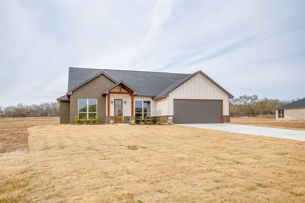 Property Photo: 217 Jimmy Lane TX 76066