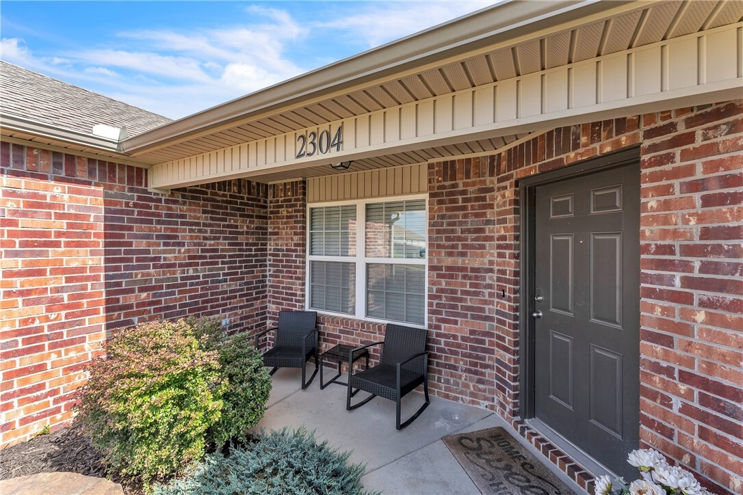 Property Photo: 2304 Maplewood Drive AR 72745