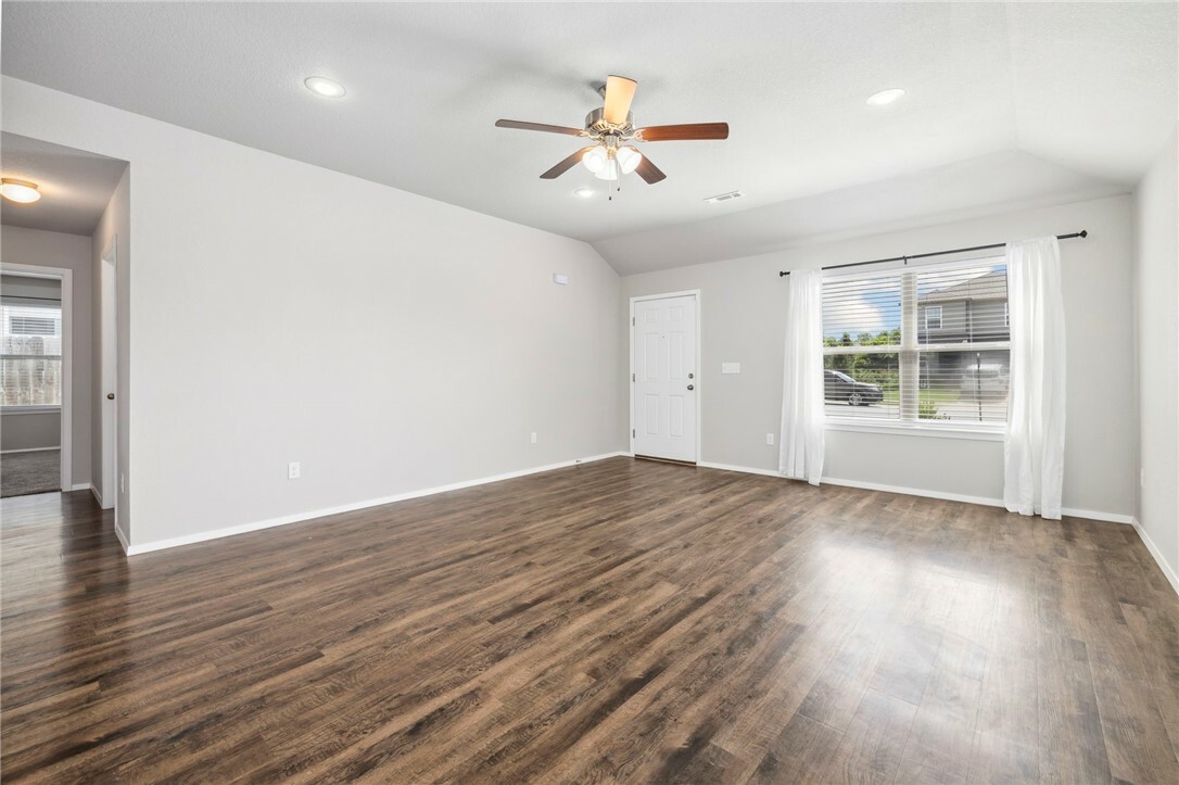 Property Photo: 927 E Swift Drive AR 72701