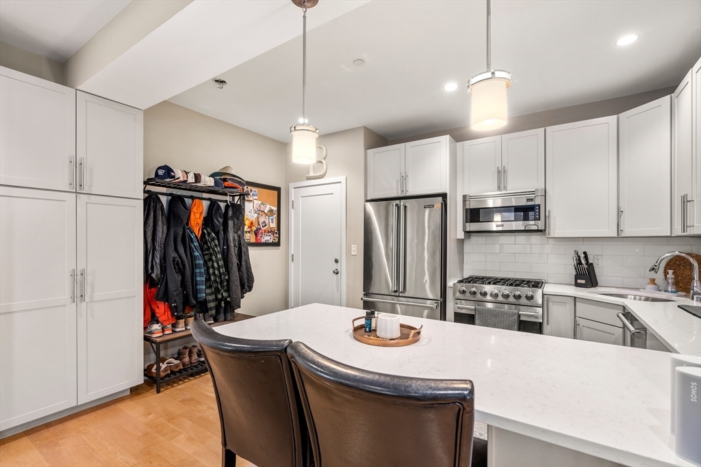 Property Photo: 246 Boston St 4 MA 02125