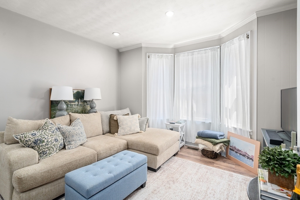Property Photo:  6 Holden Row 1  MA 02129 