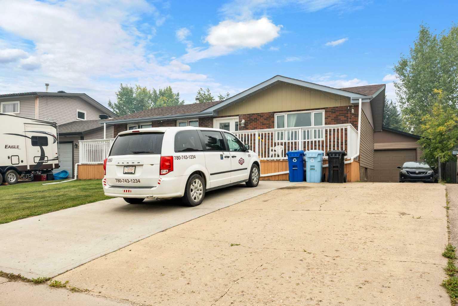 Property Photo: 109 Hillcrest Drive AB T9H 3T7