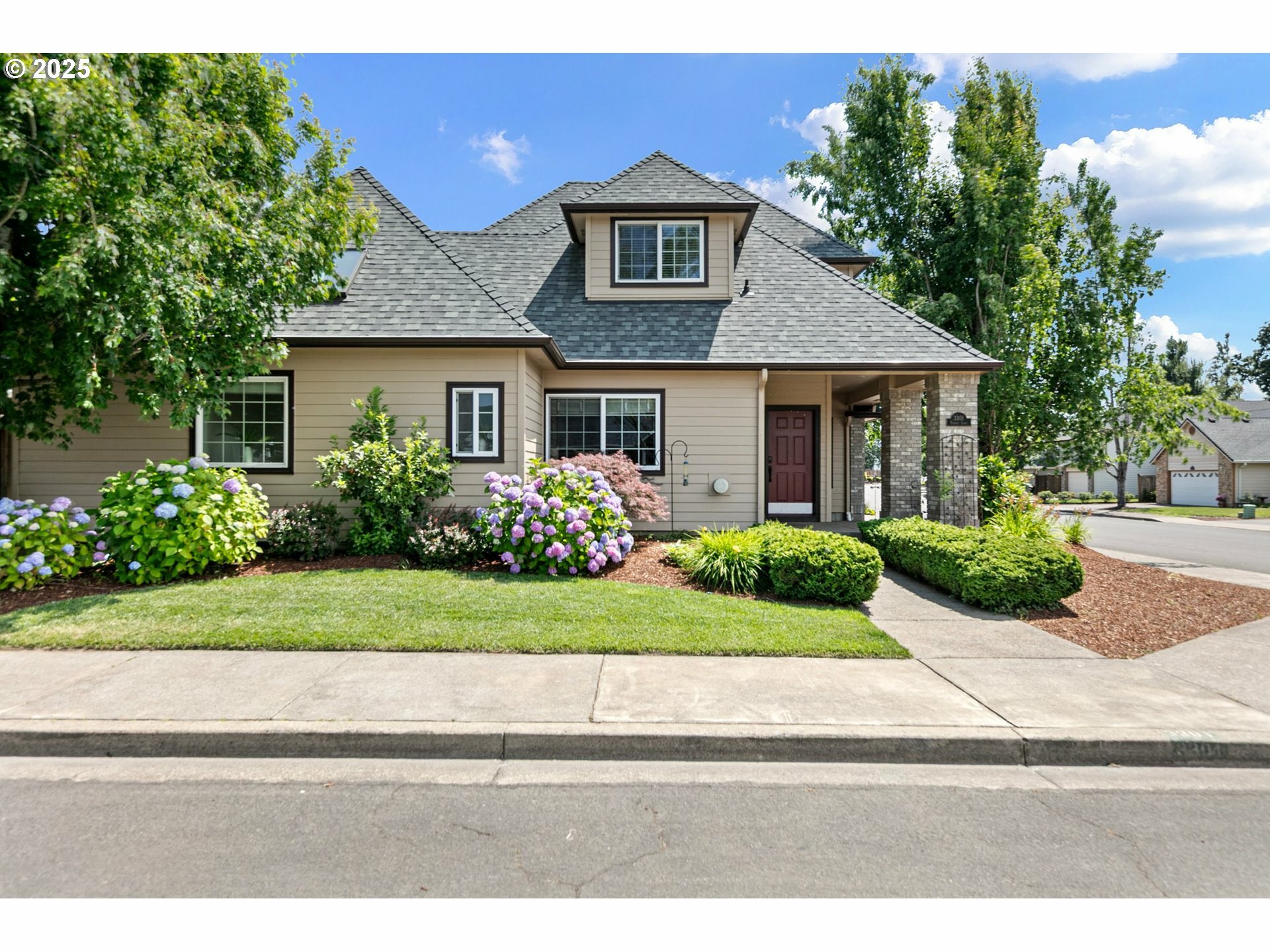 Property Photo: 3301 Parker Ln OR 97477