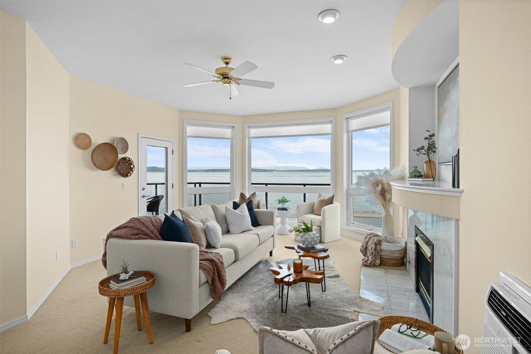 Property Photo: 1534 Alki Avenue SW 502 WA 98116