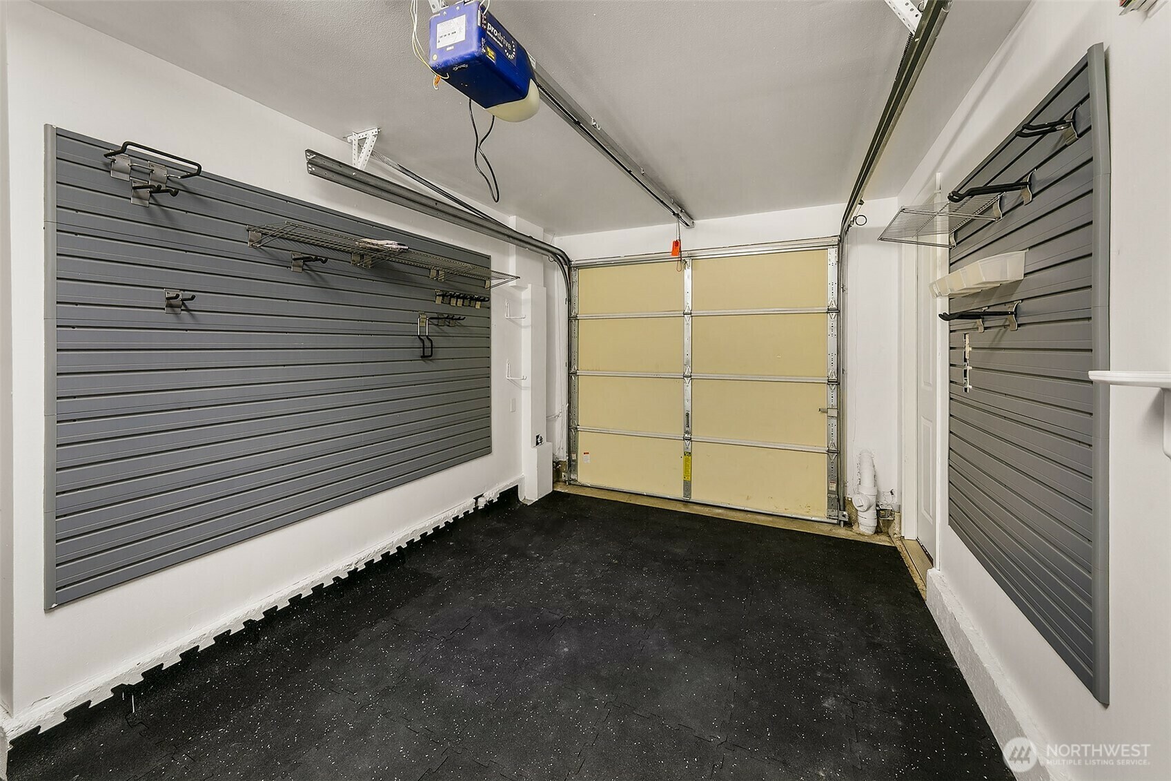 Property Photo: 4314 Linden Avenue N WA 98103