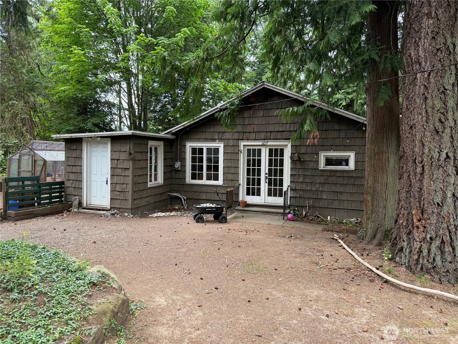 Property Photo: 1217 Geneva Street WA 98229