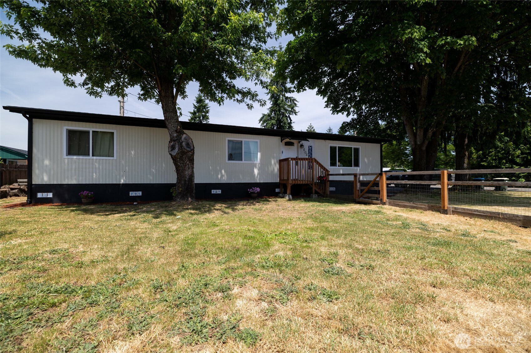 Property Photo: 404 W Vine Street WA 98532