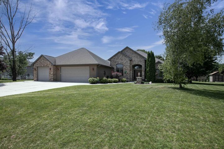 N8387 Royce Court  Menasha WI 54952 photo