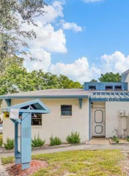 Property Photo: 4029 SW 68th Way 1-I FL 33023