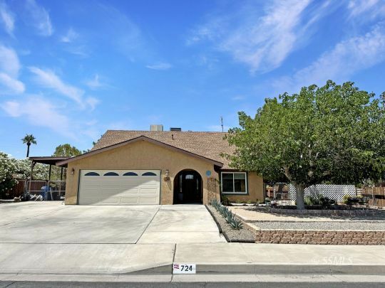 Property Photo:  724 W Dolphin Ave  CA 93555 