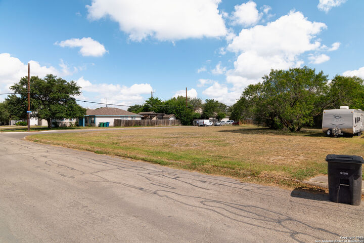 Property Photo: 303 Lebanon TX 78223