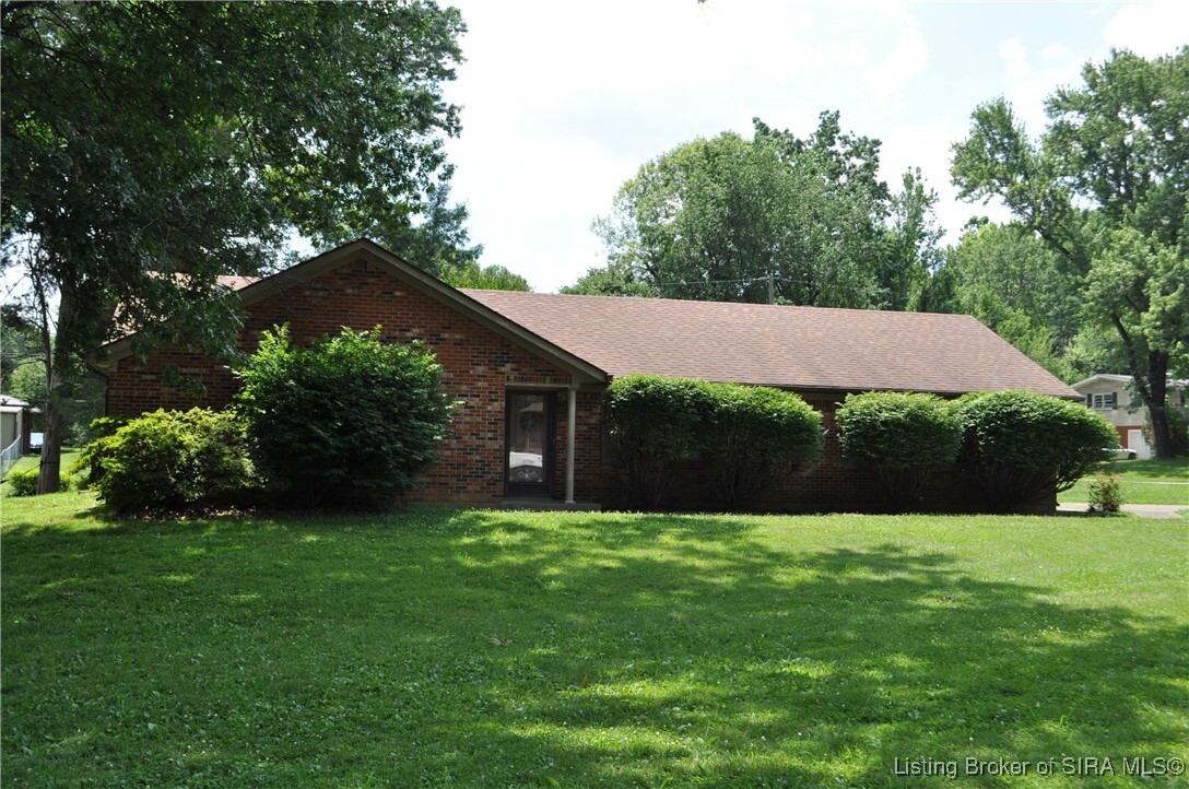 Property Photo: 1502 Cameron Drive IN 47130