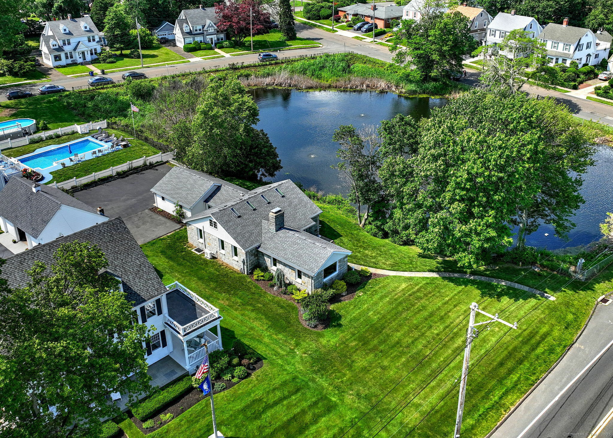 Property Photo: 660 Ocean Avenue CT 06516