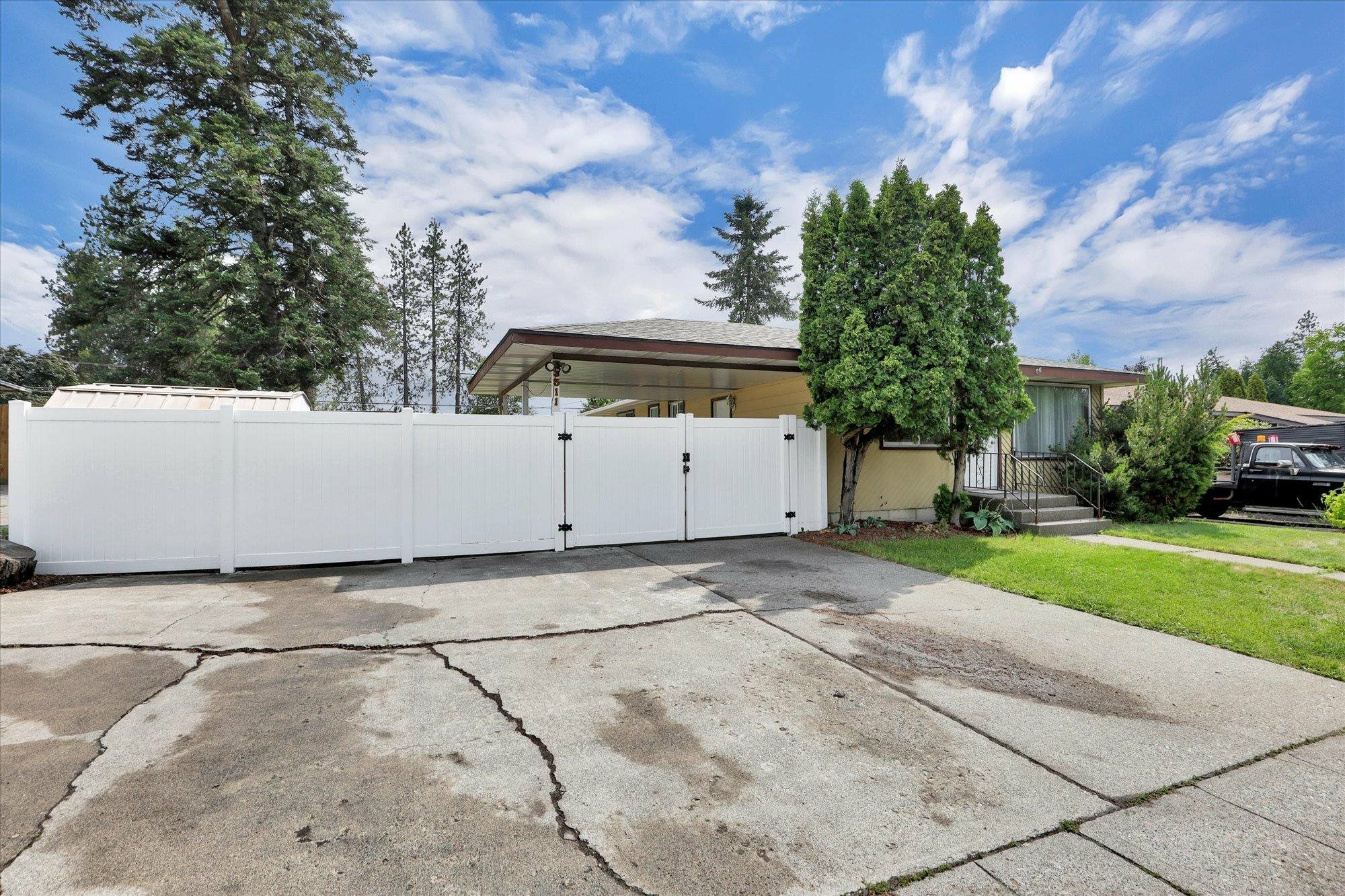 Property Photo: 3511 W Francis Ave WA 99205