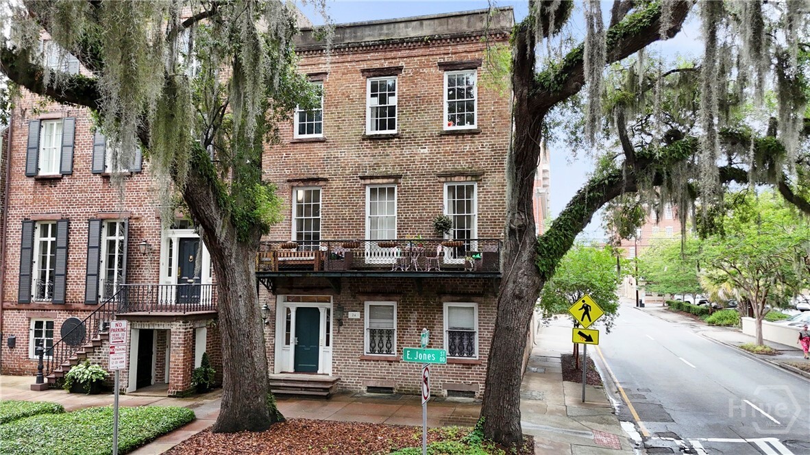 24 E Jones Street  Savannah GA 31401 photo