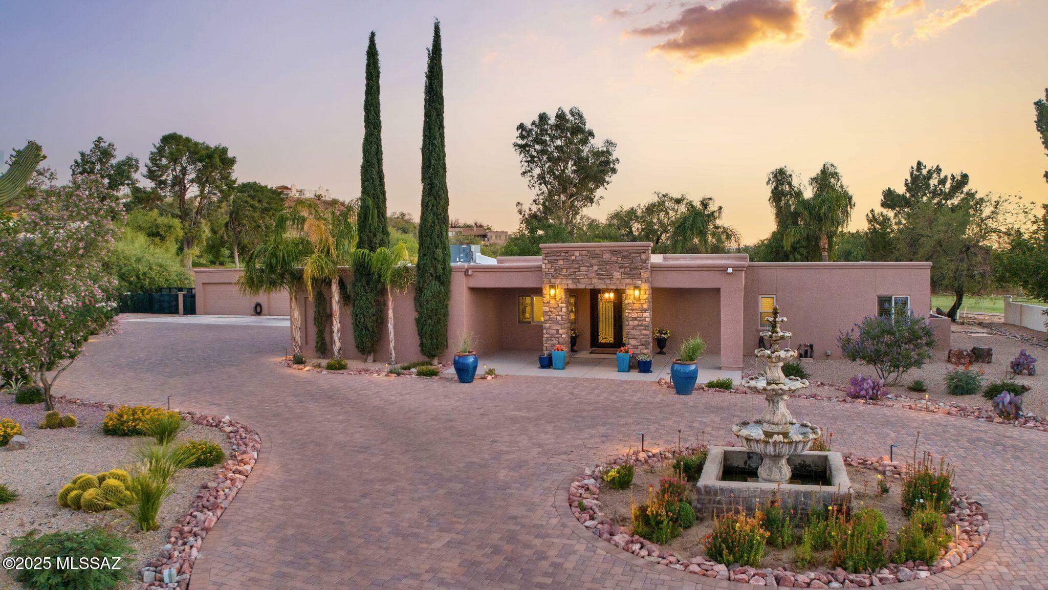Property Photo: 915 W Landoran Lane AZ 85737