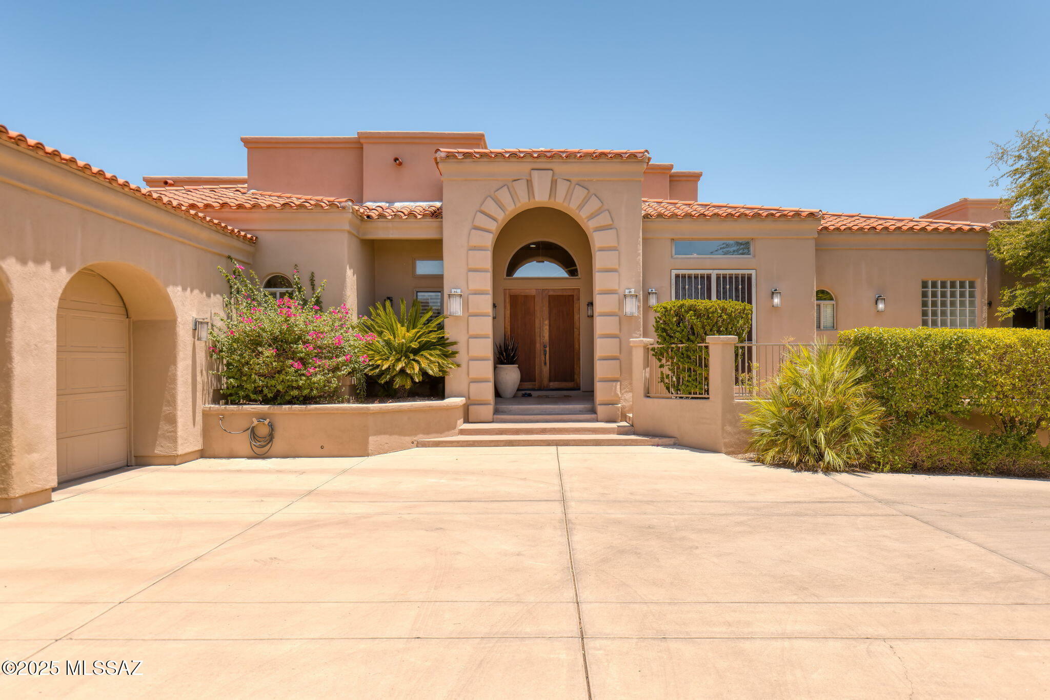 Property Photo: 1030 W Soft Wind Place AZ 85737