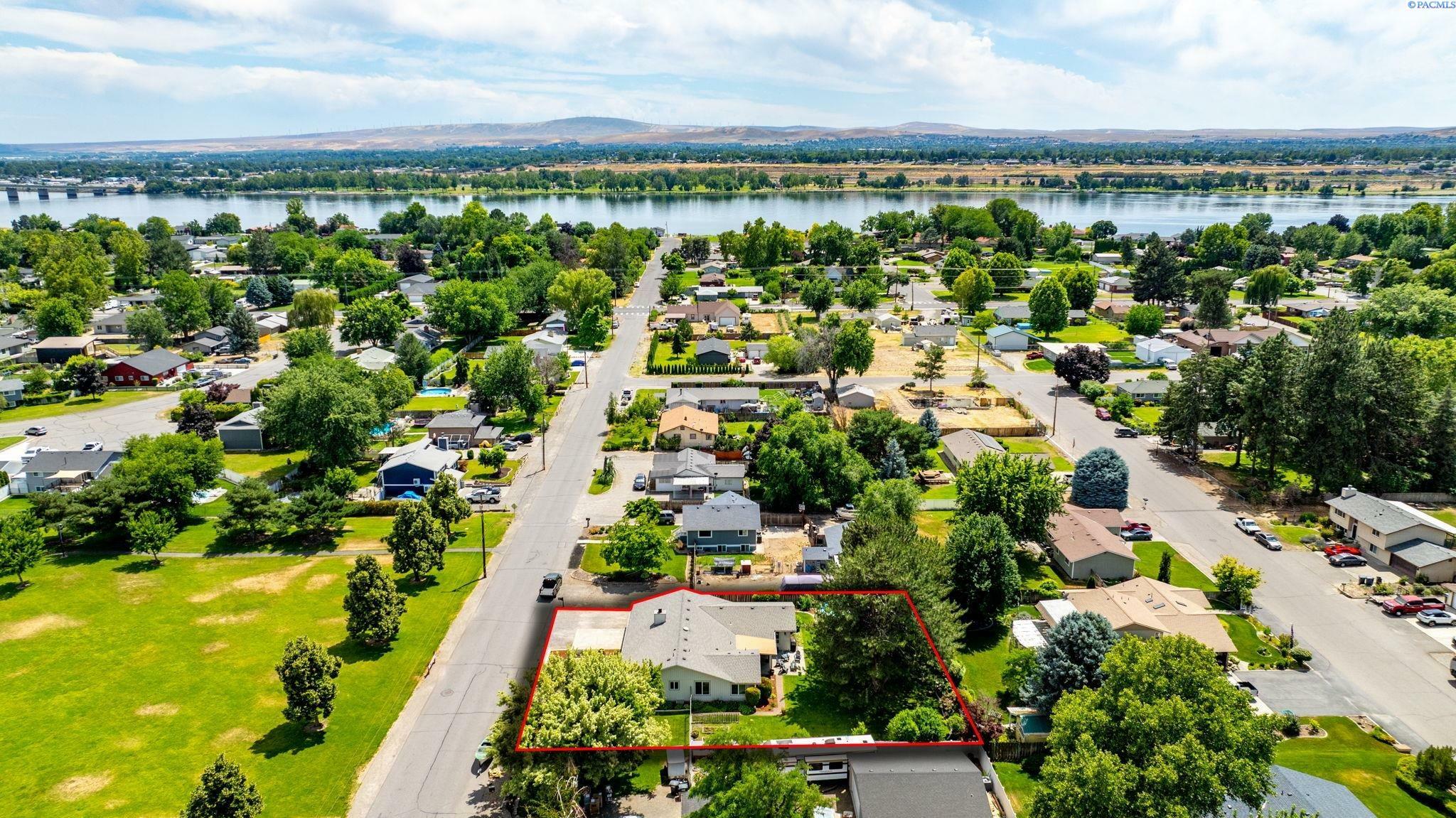 Property Photo: 912 Rd. 44 WA 99301