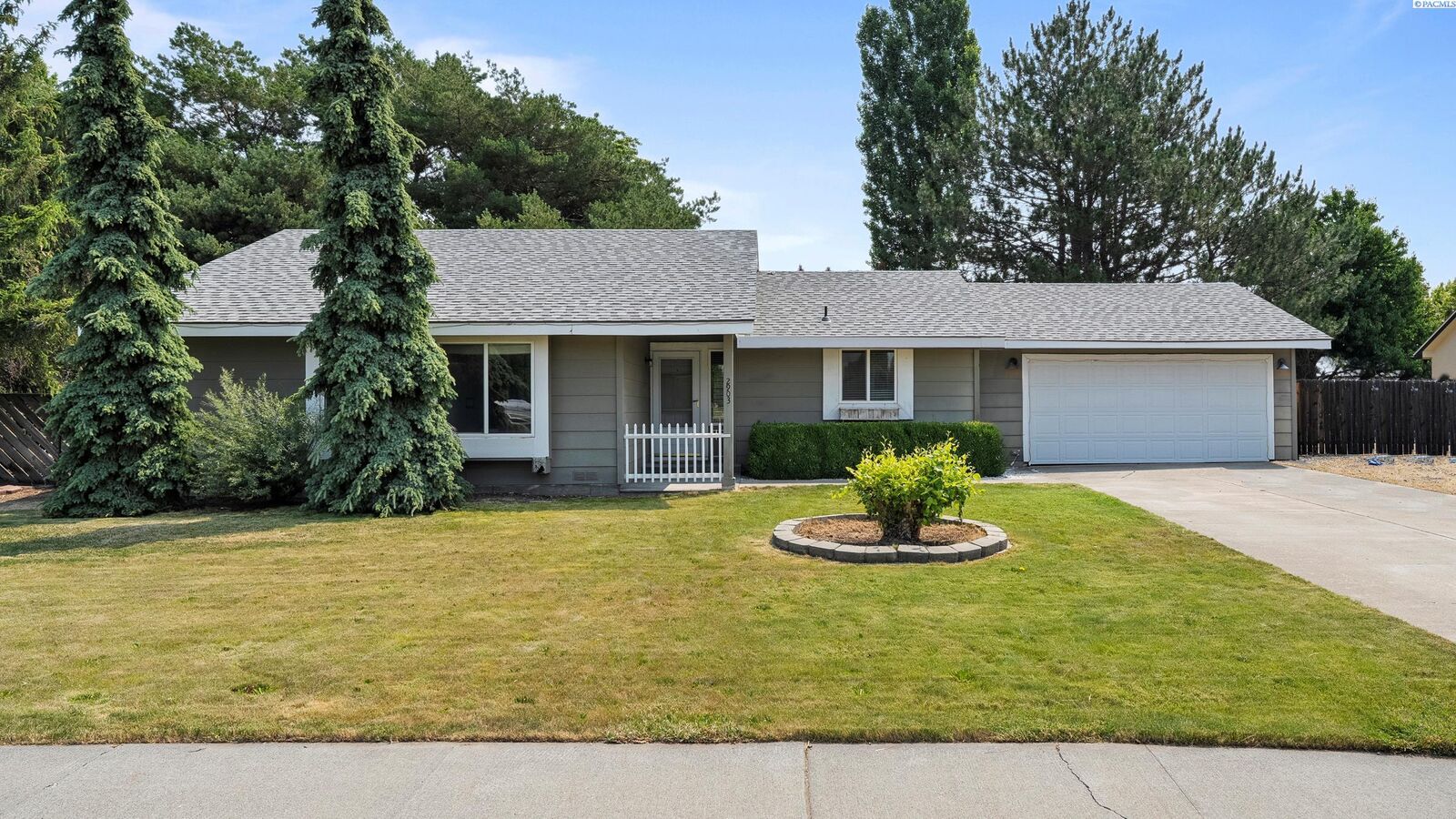 Property Photo:  2903 S Yelm St  WA 99337 