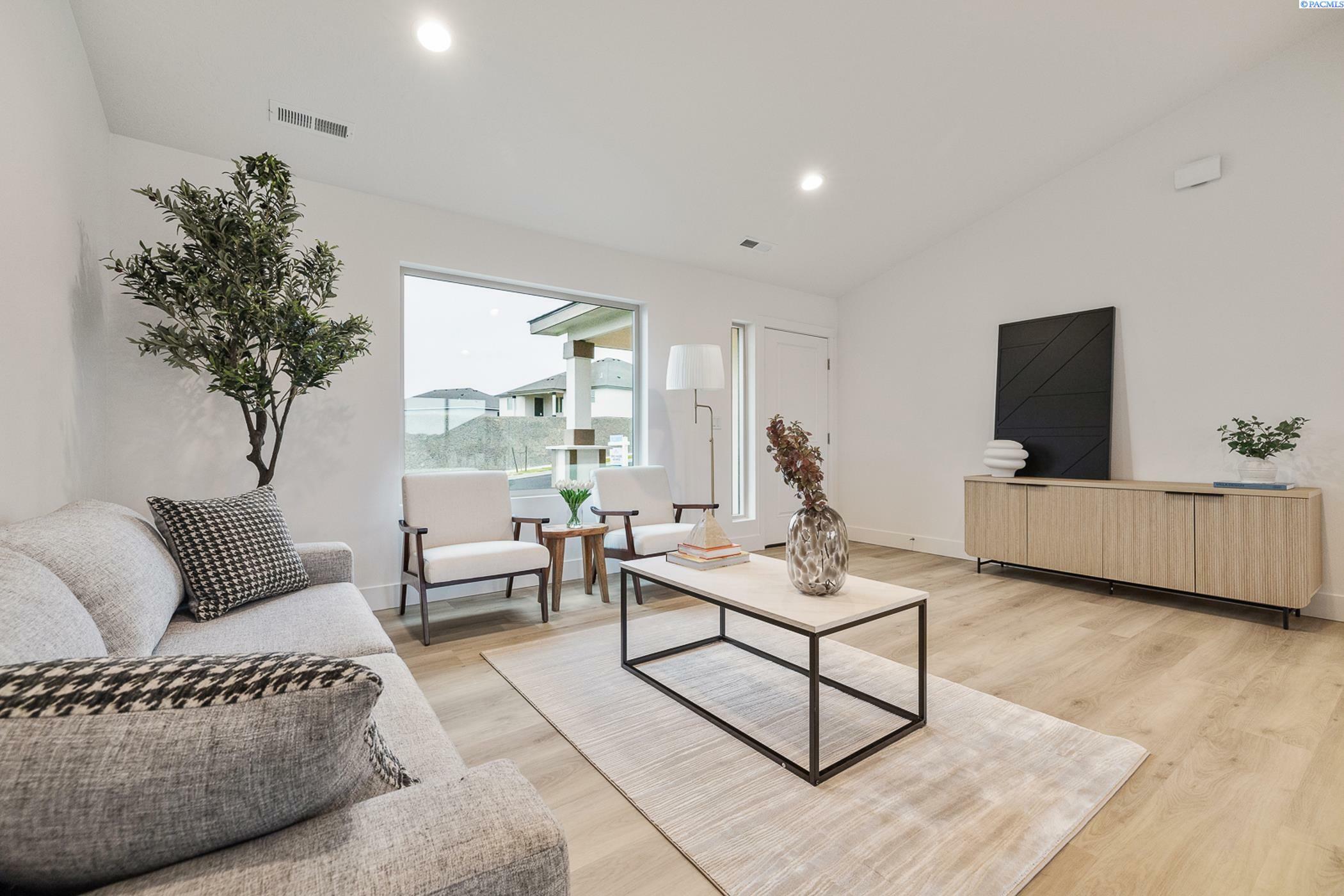 Property Photo: 3043 S Quay St WA 99338