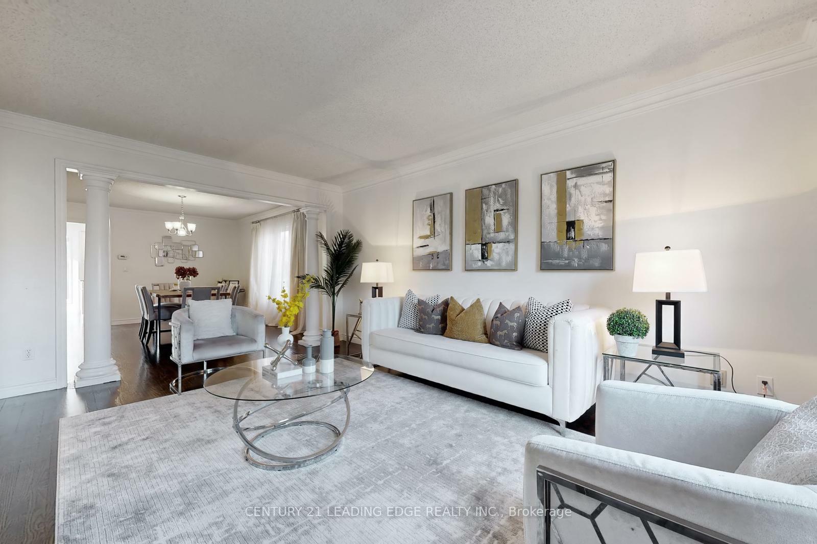 Photo de la propriété: 32 Charrington Crescent ON L3R 0R2