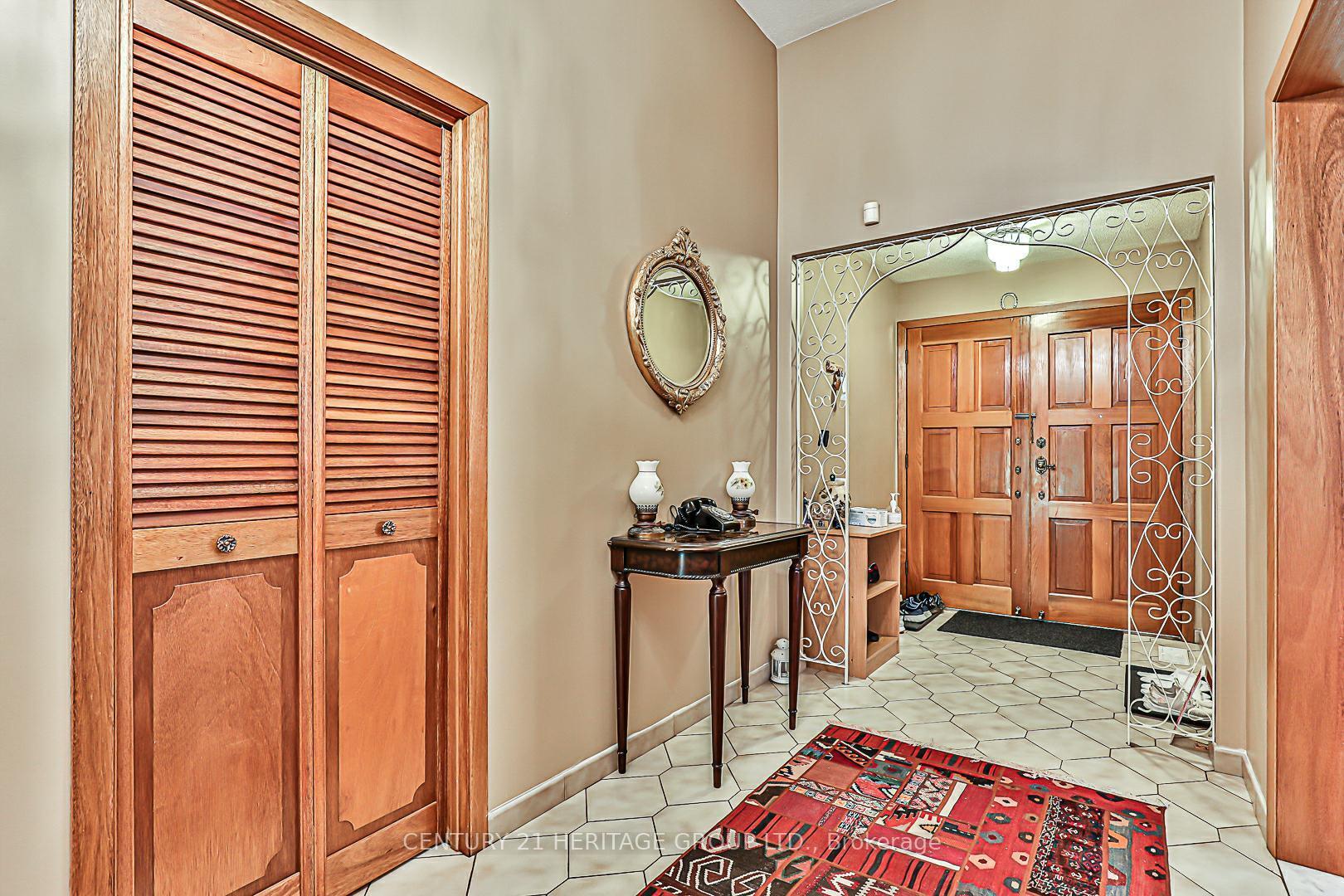 Photo de la propriété: 40 Weldrick Road W ON L4C 3T8