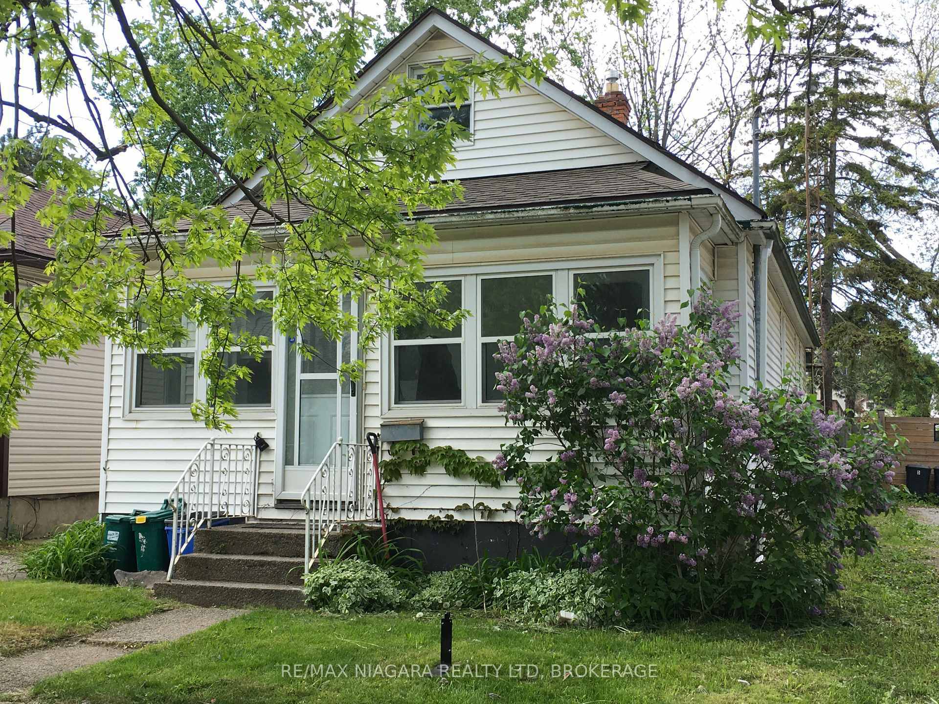 Property Photo: 121 Page Street ON L2R 4A8