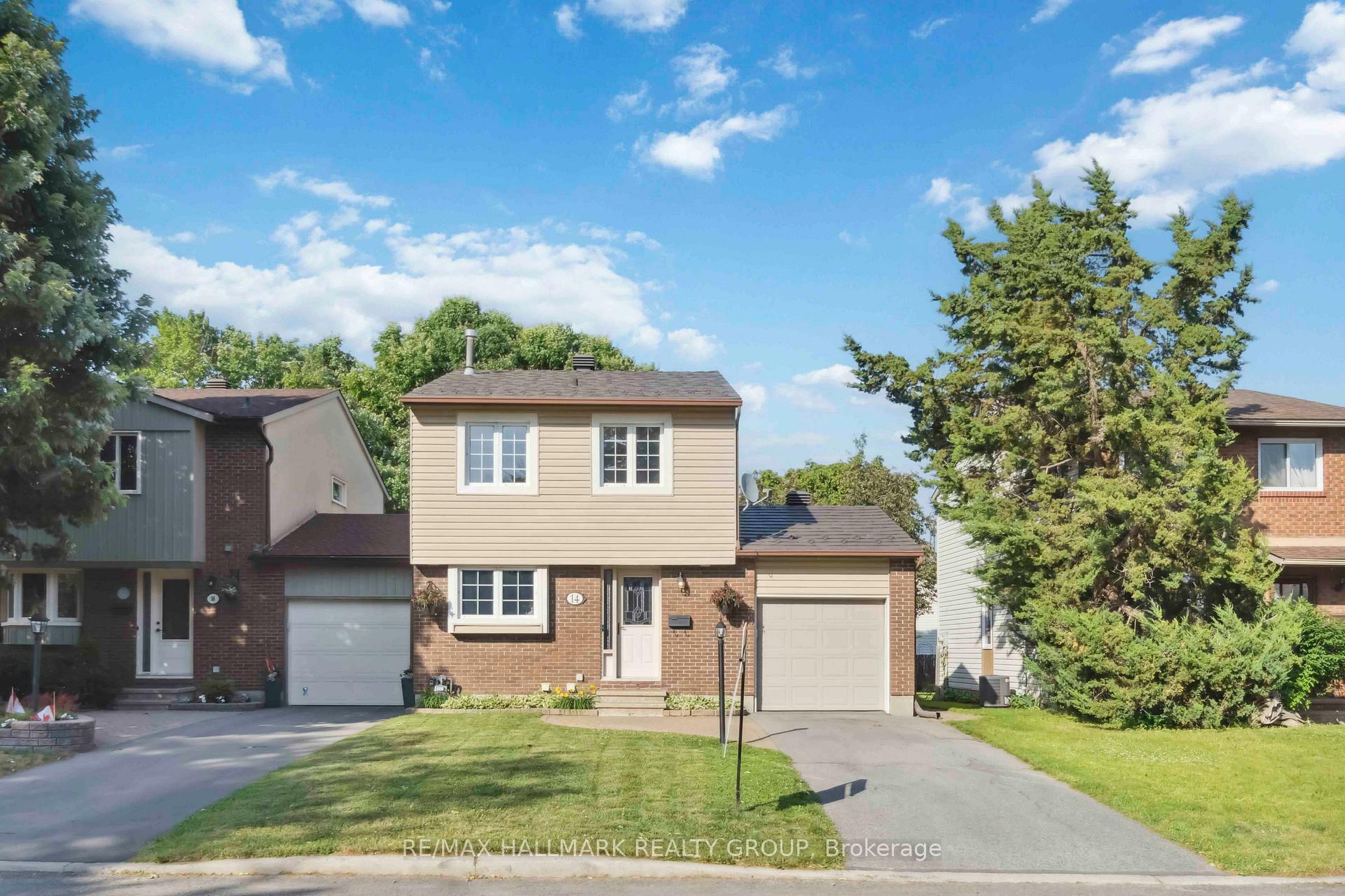 Property Photo: 14 Whelan Drive ON K2J 2J9