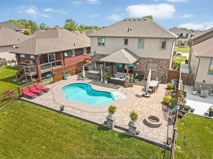 Property Photo:  202 Summer Street  ON N8L 0G6 