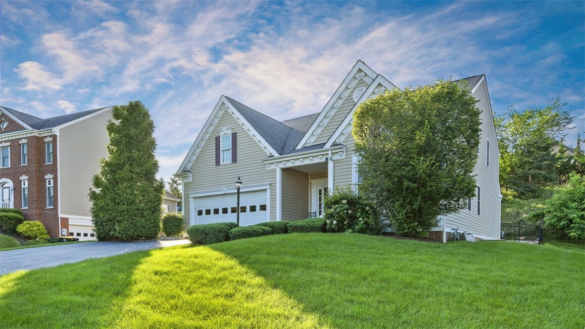 Property Photo: 1025 Brookfield Dr PA 15102