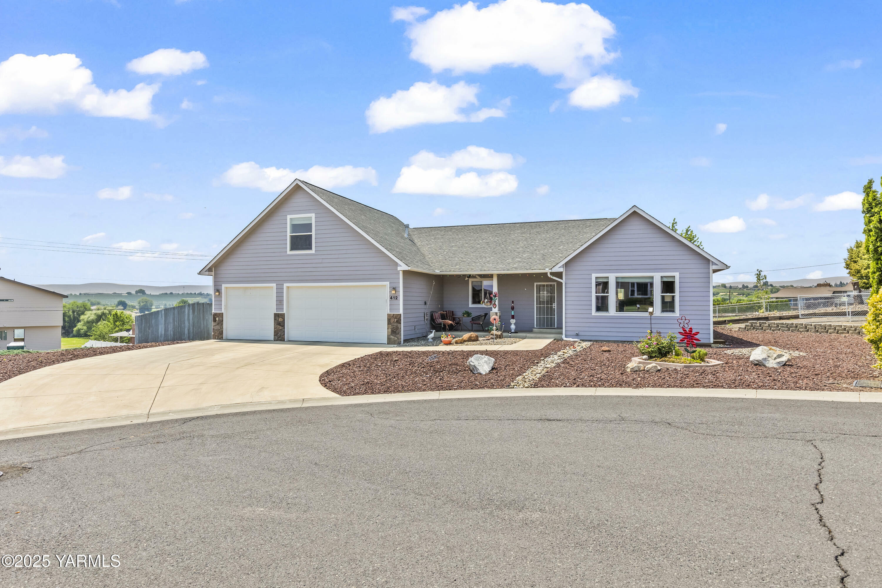 Property Photo:  412 S 93rd Ave  WA 98908 