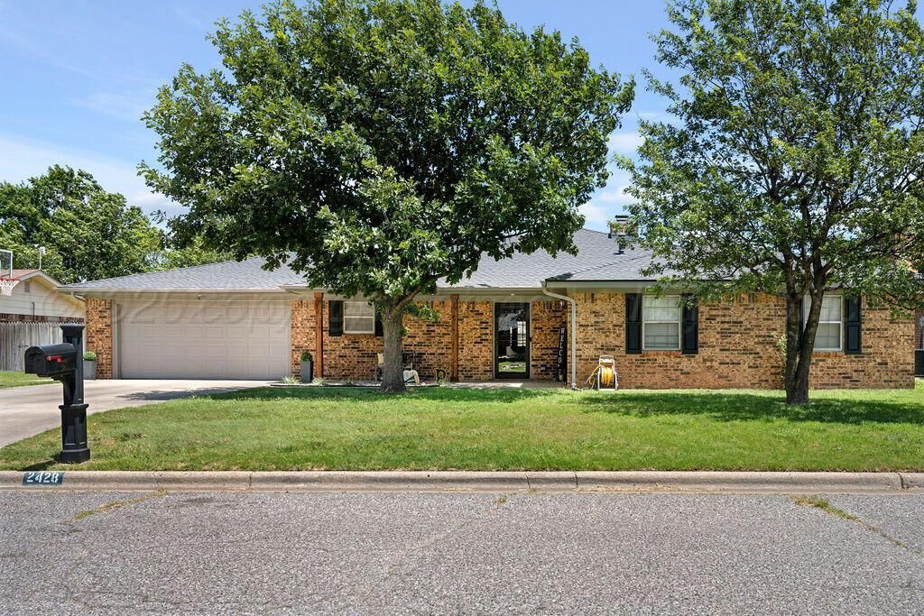 Property Photo: 2428 N Fir Street TX 79065