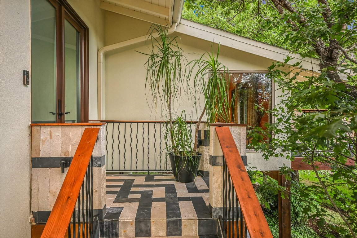 Property Photo: 19 Sugar Shack Drive TX 78746