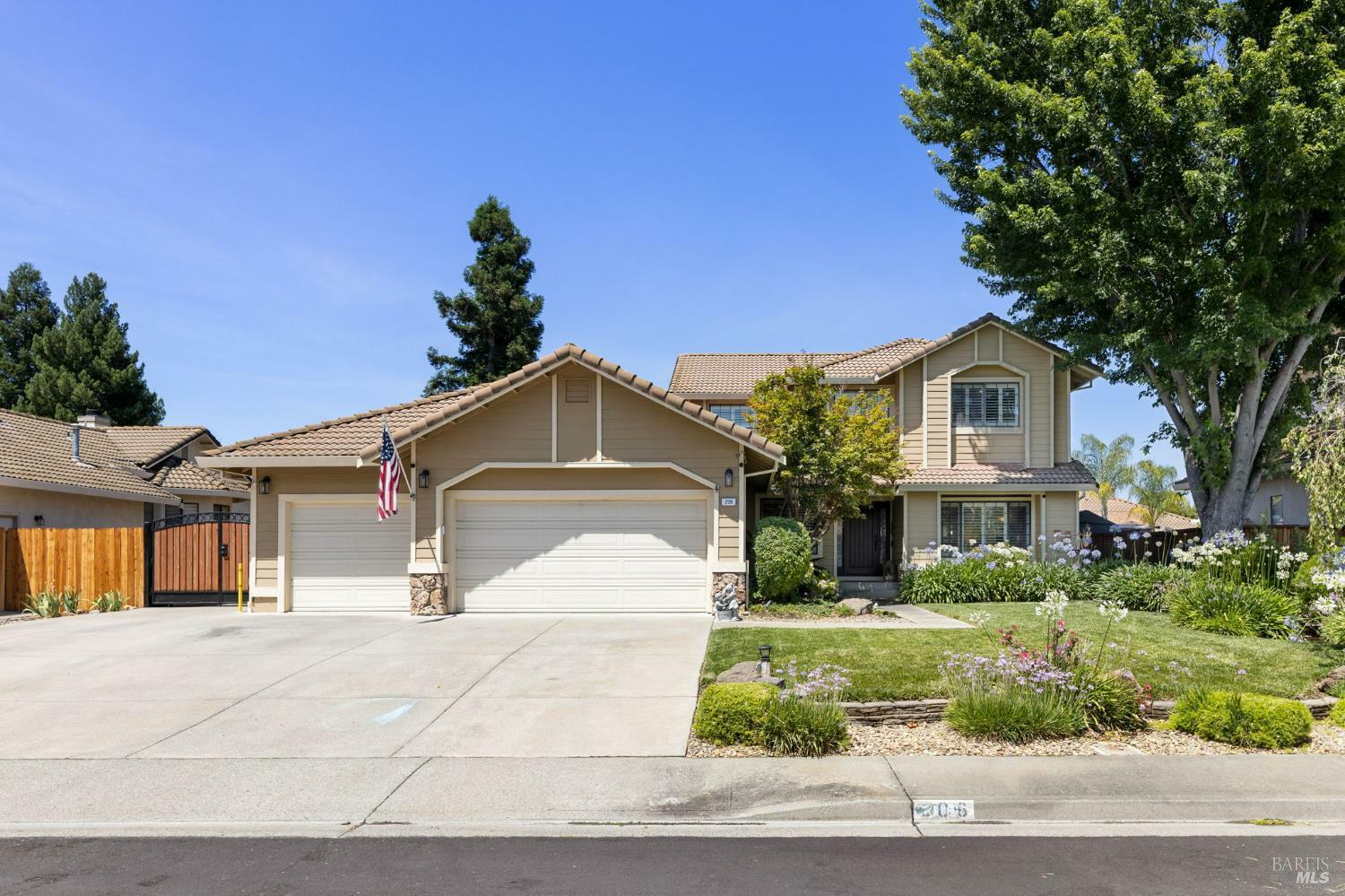 Property Photo:  206 Willow Green Way  CA 95687 